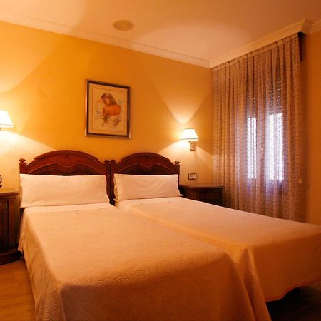 Hostal Victoria III Мадрид Екстериор снимка