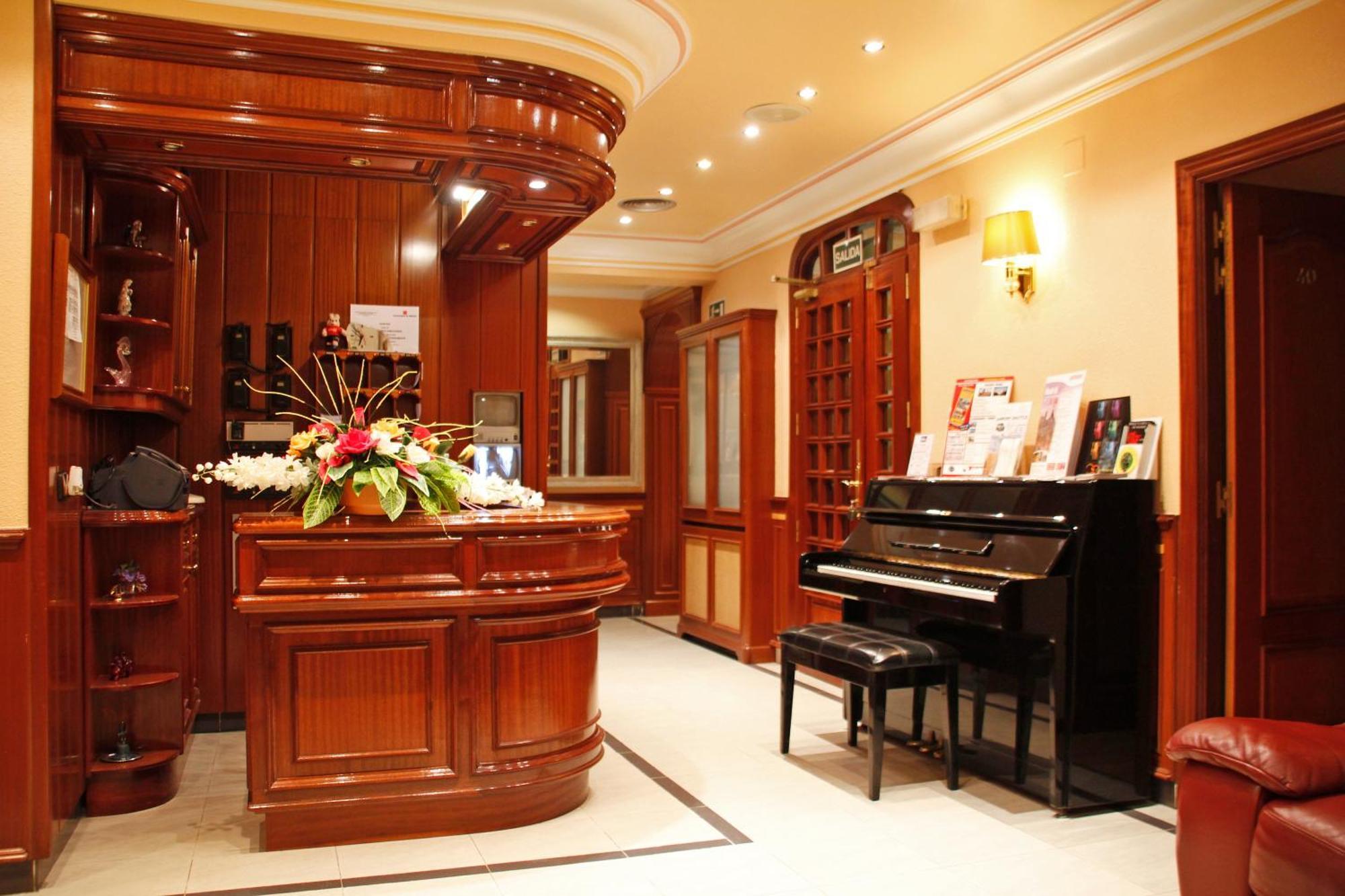 Hostal Victoria III Мадрид Екстериор снимка