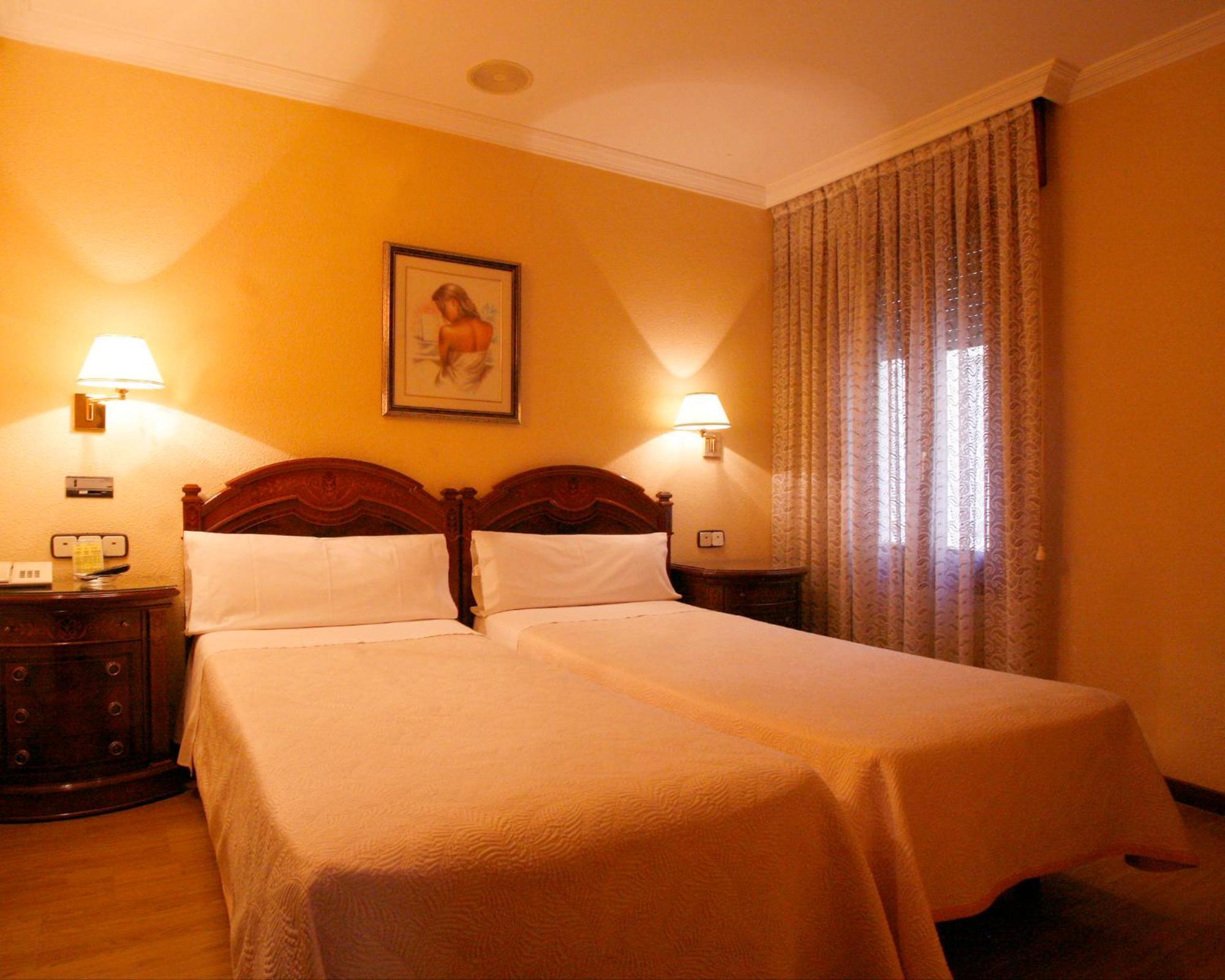 Hostal Victoria III Мадрид Екстериор снимка