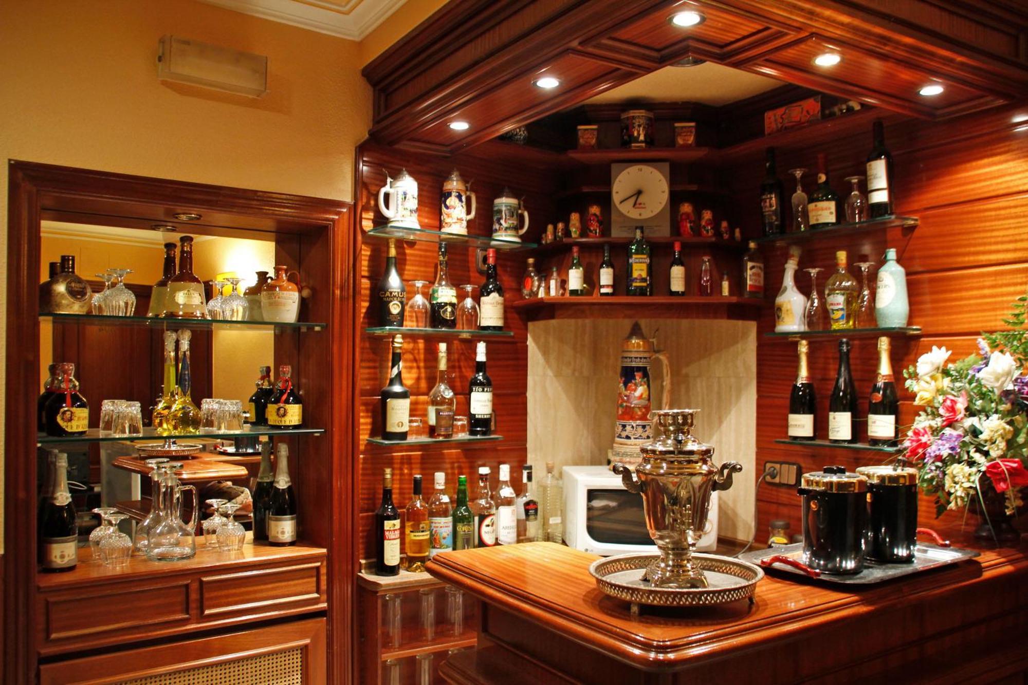 Hostal Victoria III Мадрид Екстериор снимка