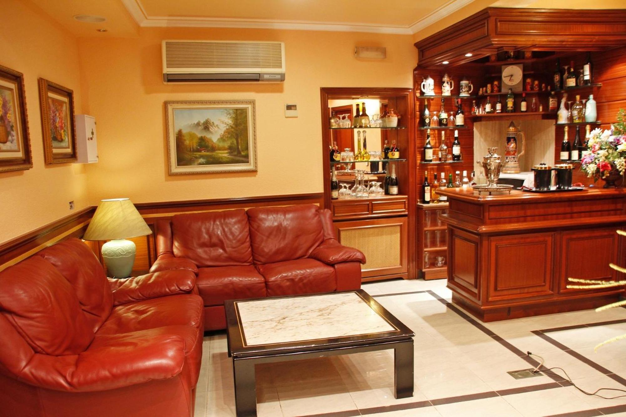 Hostal Victoria III Мадрид Екстериор снимка