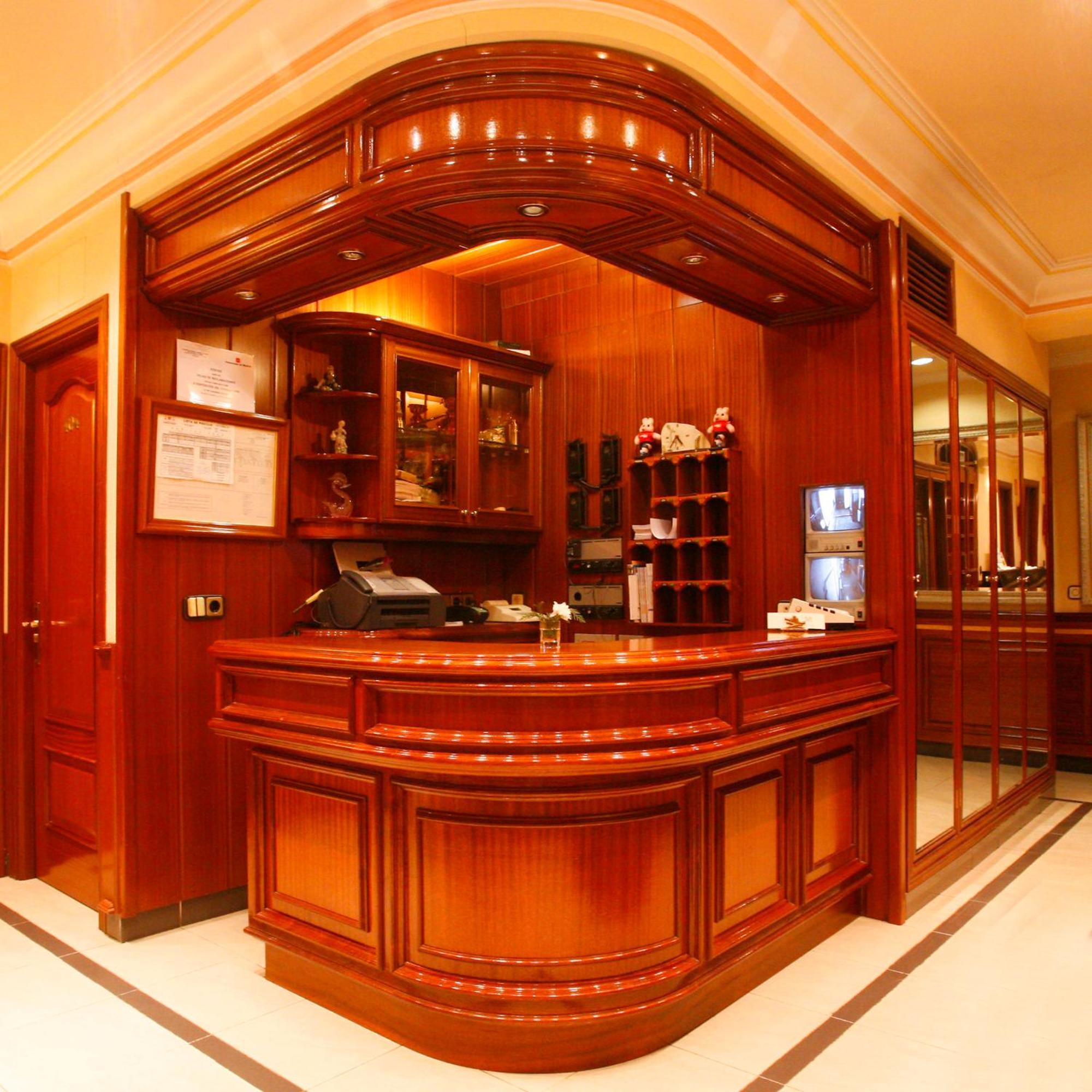 Hostal Victoria III Мадрид Екстериор снимка