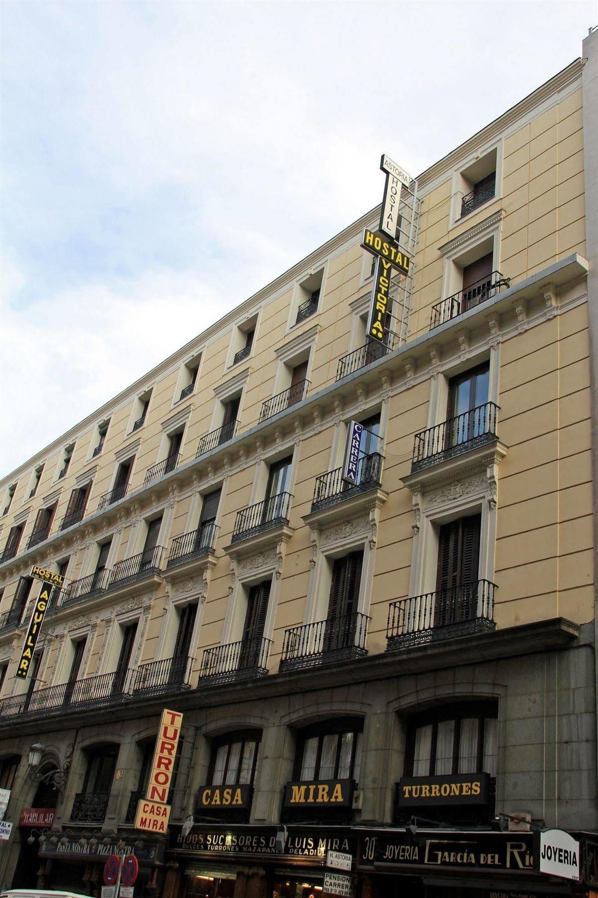 Hostal Victoria III Мадрид Екстериор снимка
